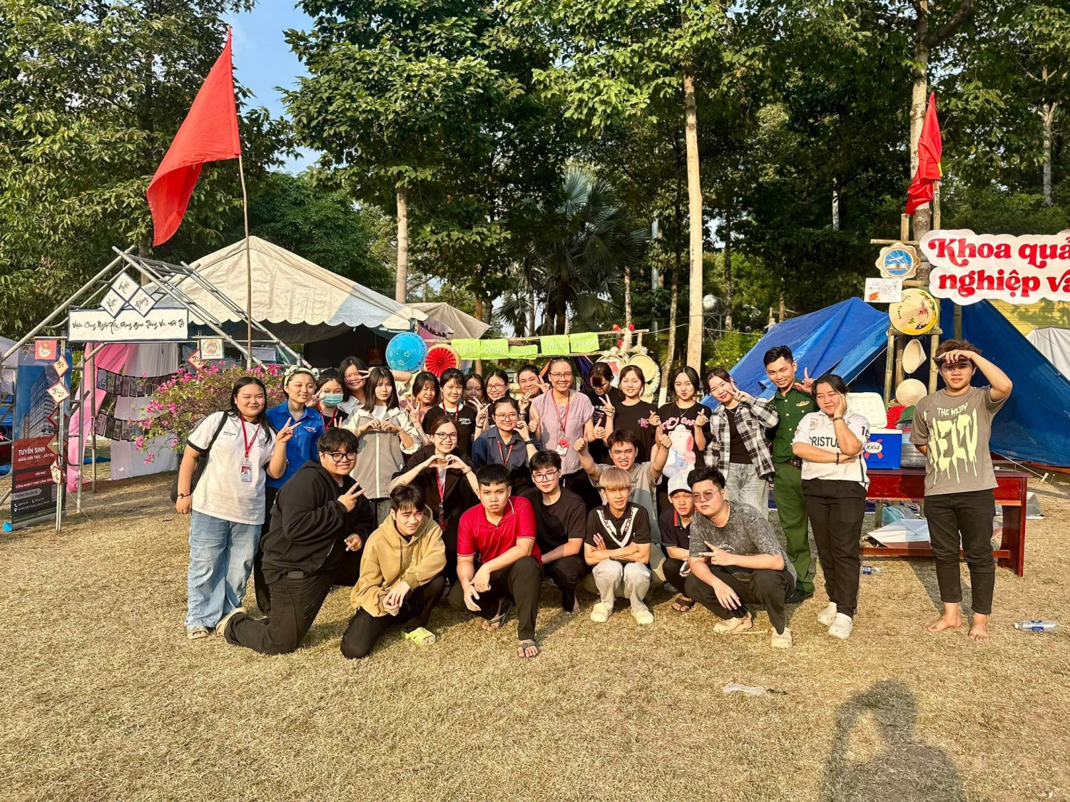 SINH VIÊN KHOA CÔNG NGHỆ THỰC PHẨM THAM GIA HỘI TRẠI TRUYỀN THỐNG